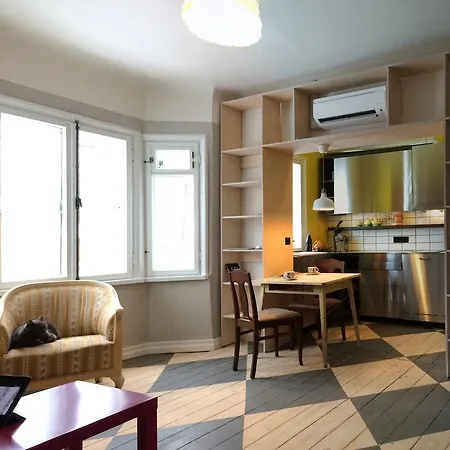 History Designer Flat טרטו