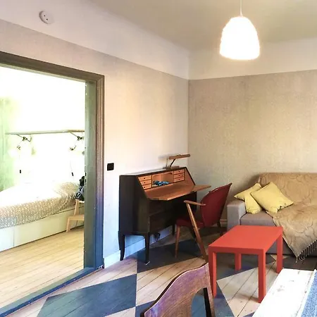 History Designer Flat טרטו